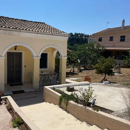 Casa Bellina ,potamos Private Garden & Free Parking *