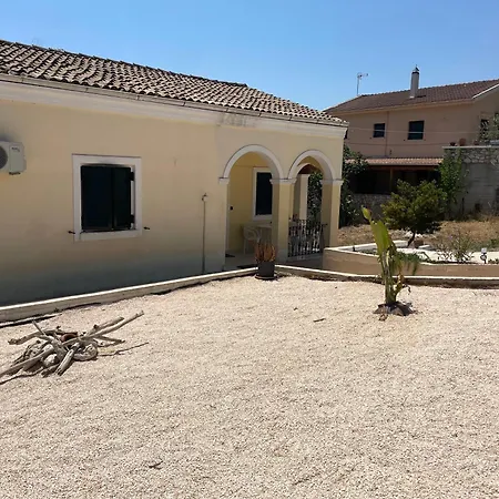 Casa Bellina ,potamos Private Garden & Free Parking * Evropouloi