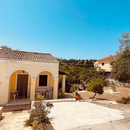 Casa vacanze Casa Bellina ,potamos Private Garden & Free Parking
