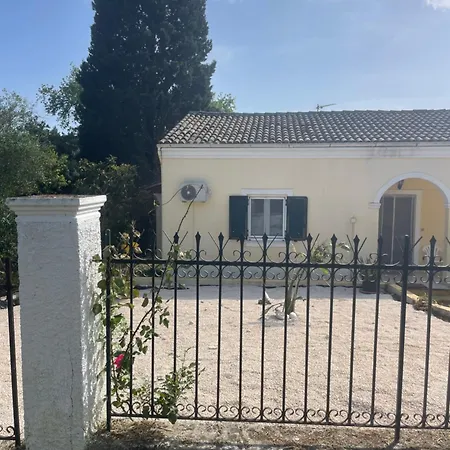 Casa Bellina ,potamos Private Garden & Free Parking *