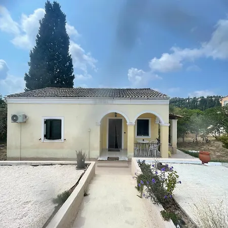 Casa Bellina ,potamos Private Garden & Free Parking *